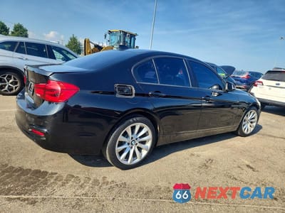 Trzecie zdjęcie samochodu z tyłu: 2018 BMW 320 XI VIN:WBA8E5G5XJNU47102 - miniatura