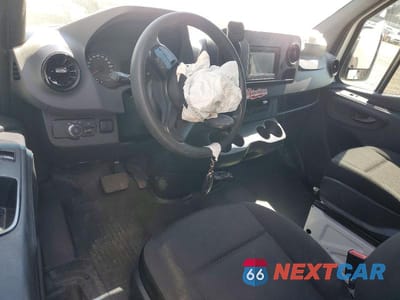Zdjęcie 8 z 12 samochodu: 2019 MERCEDES-BENZ SPRINTER 3500/4500 VIN:WD3PF4CD0KP028372 - miniatura