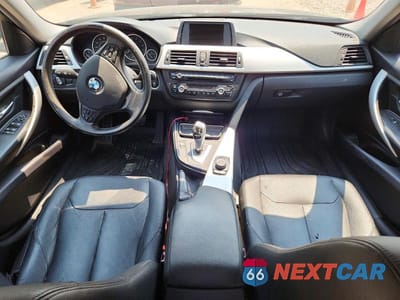 Zdjęcie 8 z 12 samochodu: 2013 BMW 328 XI VIN:WBA3B3C53DF541026 - miniatura