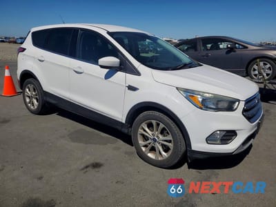 Czwarte zdjęcie samochodu z boku: 2017 FORD ESCAPE SE VIN:1FMCU0GD8HUD20578 - miniatura