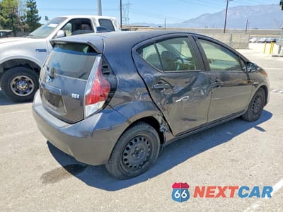 Trzecie zdjęcie samochodu z tyłu: 2016 TOYOTA PRIUS C ONE VIN:JTDKDTB32G1139931 - miniatura