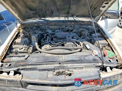 Zdjęcie 11 z 12 samochodu: 2001 CHEVROLET BLAZER VIN:1GNCT18WX1K163836 - miniatura