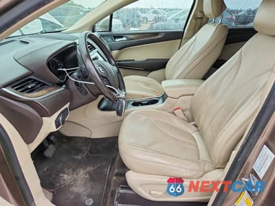 Zdjęcie 7 z 13 samochodu: 2019 LINCOLN MKC RESERVE VIN:5LMCJ3C97KUL15565 - miniatura