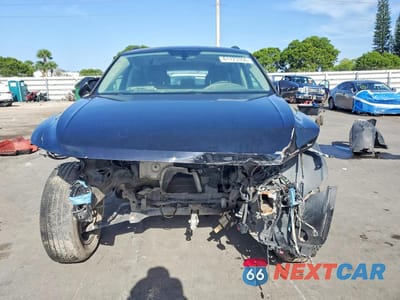 Piąte zdjęcie samochodu w środku: 2018 VOLKSWAGEN TIGUAN SE VIN:3VV3B7AX9JM207241 - miniatura
