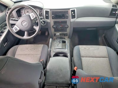 Zdjęcie 8 z 13 samochodu: 2010 JEEP GRAND CHEROKEE LAREDO VIN:1J4PR4GKXAC130753 - miniatura