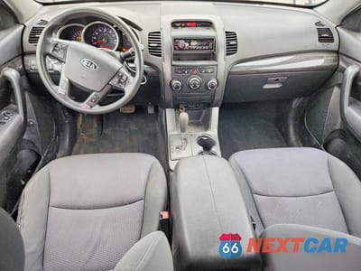 Zdjęcie 8 z 14 samochodu: 2013 KIA SORENTO LX VIN:5XYKTCA64DG311726 - miniatura