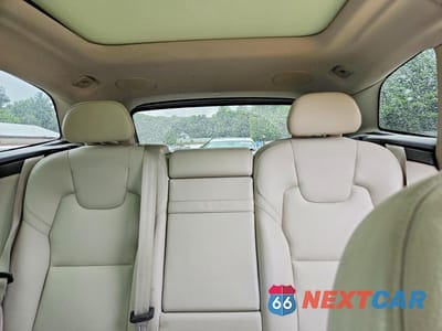 Zdjęcie 10 z 14 samochodu: 2019 VOLVO XC60 T5 VIN:LYV102RK6KB242186 - miniatura