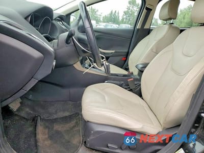 Zdjęcie 7 z 12 samochodu: 2015 FORD FOCUS TITANIUM VIN:1FADP3N22FL222111 - miniatura