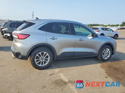 Trzecie zdjęcie samochodu z tyłu: 2022 FORD ESCAPE SE VIN:1FMCU9G67NUA53872 - miniatura