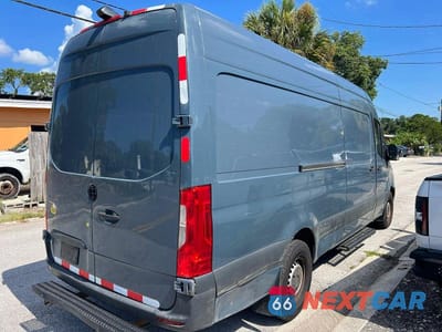Czwarte zdjęcie samochodu z boku: 2019 MERCEDES-BENZ SPRINTER 2500/3500 VIN:WD4PF1CD2KP132372 - miniatura