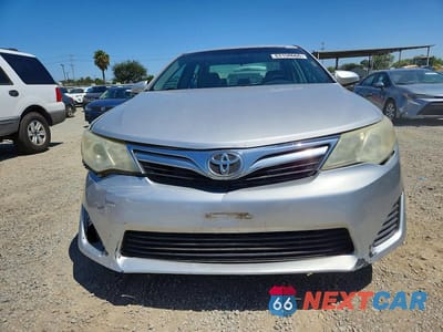 Piąte zdjęcie samochodu w środku: 2013 TOYOTA CAMRY LE VIN:4T1BF1FK6DU233283 - miniatura