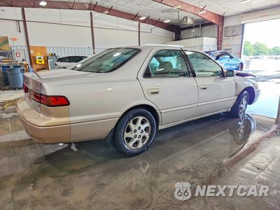 Trzecie zdjęcie samochodu z tyłu: 1998 TOYOTA CAMRY XLE V6 VIN:4T1BF28K9WU052555 - miniatura