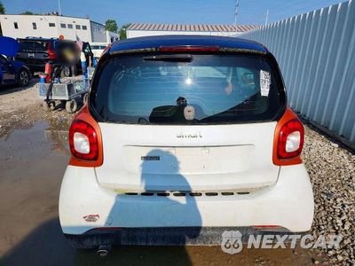 Zdjęcie 6 z 12 samochodu: 2016 SMART FORTWO VIN:WMEFJ5DAXGK060830 - miniatura