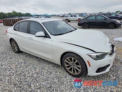 Czwarte zdjęcie samochodu z boku: 2016 BMW 320 I VIN:WBA8E1G51GNT33541 - miniatura