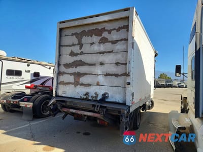 Trzecie zdjęcie samochodu z tyłu: 2011 ISUZU NPR HD BOX TRUCK VIN:JALC4W164B7002981 - miniatura