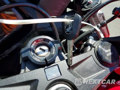 Zdjęcie 8 z 9 samochodu: 2025 HONDA CBR500 RA VIN:MLHPC7052S5101294 - miniatura