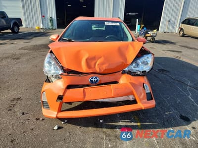 Piąte zdjęcie samochodu w środku: 2012 TOYOTA PRIUS C THREE VIN:JTDKDTB37C1005765 - miniatura
