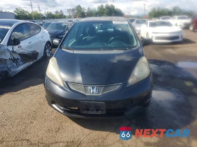 Piąte zdjęcie samochodu w środku: 2011 HONDA FIT VIN:JHMGE8G32BS007729 - miniatura