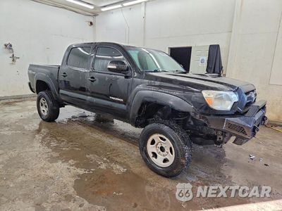 Czwarte zdjęcie samochodu z boku: 2015 TOYOTA TACOMA V6 VIN:3TMLU4ENXFM184477 - miniatura