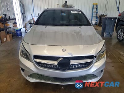 Piąte zdjęcie samochodu w środku: 2014 MERCEDES-BENZ CLA 250 VIN:WDDSJ4EB4EN070446 - miniatura