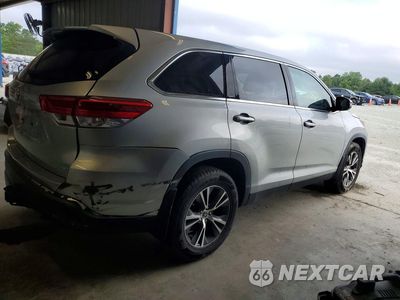 Trzecie zdjęcie samochodu z tyłu: 2019 TOYOTA HIGHLANDER LE VIN:5TDBZRFH0KS718860 - miniatura