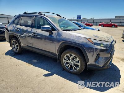 Czwarte zdjęcie samochodu z boku: 2024 TOYOTA RAV4 XLE PREMIUM VIN:JTMB6RFV4RD147488 - miniatura