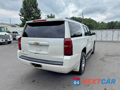 Trzecie zdjęcie samochodu z tyłu: 2016 CHEVROLET SUBURBAN K1500 LT VIN:1GNSKHKC5GR239498 - miniatura