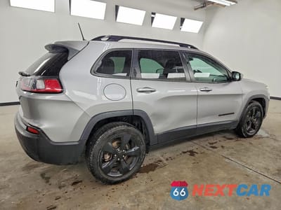 Trzecie zdjęcie samochodu z tyłu: 2021 JEEP CHEROKEE LATITUDE PLUS VIN:1C4PJLLB1MD151034 - miniatura