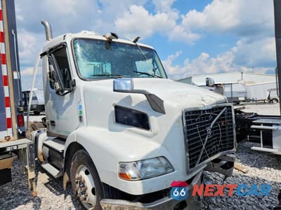 Zdjęcie 9 z 10 samochodu: 2016 VOLVO VNM SEMI TRUCK VIN:4V4MC9EG6GN971492 - miniatura