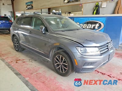 Czwarte zdjęcie samochodu z boku: 2020 VOLKSWAGEN TIGUAN SE VIN:3VV2B7AX7LM116600 - miniatura