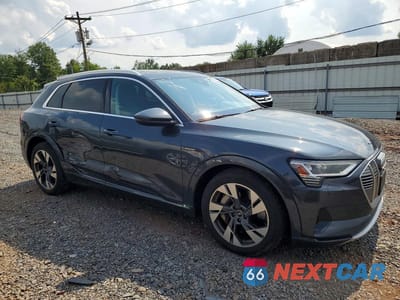 Czwarte zdjęcie samochodu z boku: 2021 AUDI E-TRON PREMIUM VIN:WA1AAAGEXMB015215 - miniatura