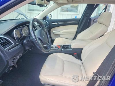Zdjęcie 7 z 12 samochodu: 2019 CHRYSLER 300 TOURING VIN:2C3CCAAG2KH542497 - miniatura