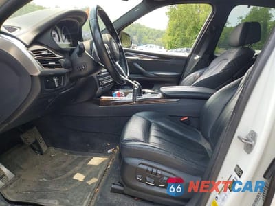 Zdjęcie 7 z 12 samochodu: 2015 BMW X5 XDRIVE50I VIN:5UXKR6C55F0J75697 - miniatura