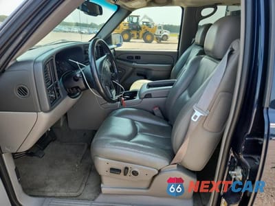 Zdjęcie 7 z 13 samochodu: 2004 CHEVROLET SUBURBAN C1500 VIN:1GNEC16Z84J199122 - miniatura
