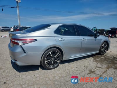 Trzecie zdjęcie samochodu z tyłu: 2018 TOYOTA CAMRY XSE VIN:4T1B61HK8JU067129 - miniatura