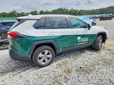 Trzecie zdjęcie samochodu z tyłu: 2024 TOYOTA RAV4 HYBRID XLE VIN:4T3RWRFV3RU116752 - miniatura