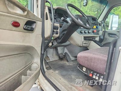 Zdjęcie 8 z 13 samochodu: 2018 PETERBILT 579 SEMI TRUCK VIN:1XPBA48X7JD477578 - miniatura