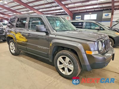 Czwarte zdjęcie samochodu z boku: 2015 JEEP PATRIOT LATITUDE VIN:1C4NJRFB3FD425813 - miniatura