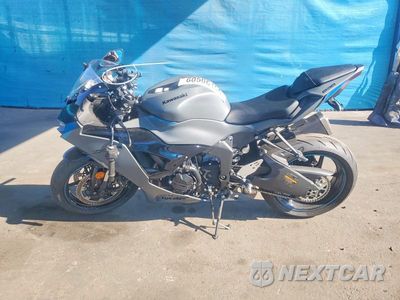 Trzecie zdjęcie samochodu z tyłu: 2025 KAWASAKI ZX636 K VIN:JKBZXJJ10SA030621 - miniatura