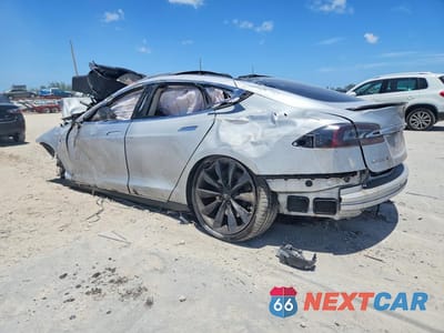 Drugie zdjęcie samochodu z przodu: 2013 TESLA MODEL S VIN:5YJSA1DP8DFP17062 - miniatura