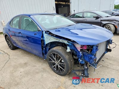 Czwarte zdjęcie samochodu z boku: 2024 TOYOTA CAMRY HYBRID SE VIN:4T1G31AK3RU067740 - miniatura