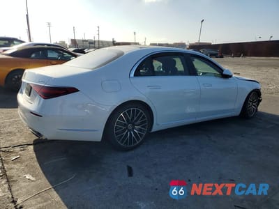 Trzecie zdjęcie samochodu z tyłu: 2026 MERCEDES-BENZ S 500 4MATIC VIN:W1K6G6DB1TA359544 - miniatura