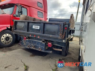 Trzecie zdjęcie samochodu z tyłu: 2003 FORD F350 SUPER DUTY DUMP TRUCK VIN:1FDWF36L63ED23127 - miniatura