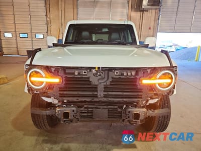 Piąte zdjęcie samochodu w środku: 2025 FORD BRONCO OUTER BANKS VIN:1FMDE8BHXSLA64676 - miniatura