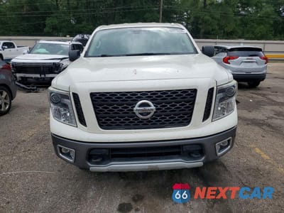 Piąte zdjęcie samochodu w środku: 2018 NISSAN TITAN PRO-4X VIN:1N6AA1E51JN525467 - miniatura