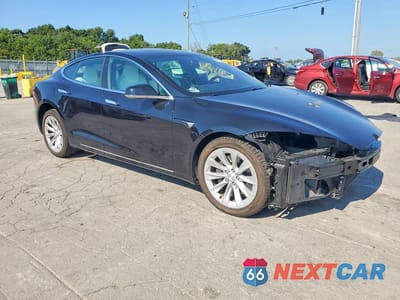 Czwarte zdjęcie samochodu z boku: 2018 TESLA MODEL S VIN:5YJSA1E25JF243151 - miniatura