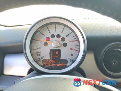 Zdjęcie 9 z 12 samochodu: 2009 MINI COOPER VIN:WMWMF335X9TU75740 - miniatura