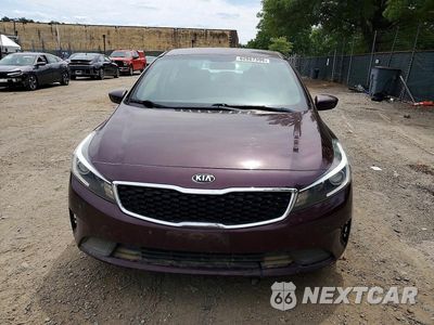 Piąte zdjęcie samochodu w środku: 2018 KIA FORTE LX VIN:3KPFL4A7XJE272097 - miniatura