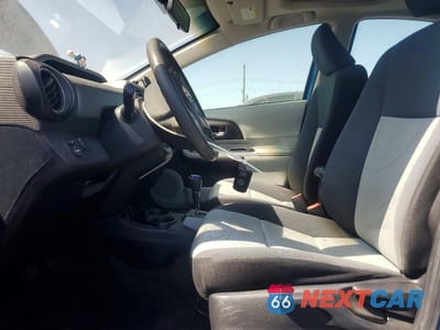 Zdjęcie 7 z 12 samochodu: 2012 TOYOTA PRIUS C THREE VIN:JTDKDTB38C1009954 - miniatura