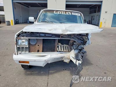 Piąte zdjęcie samochodu w środku: 1981 CHEVROLET C20 VIN:1GCGC24M4BJ142153 - miniatura